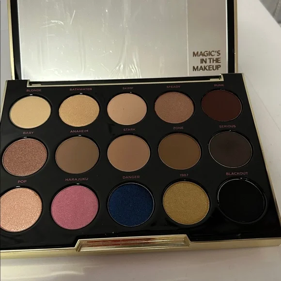 Urban Decay Gold and Black Eyeshadow Palette - Picture 4 of 4